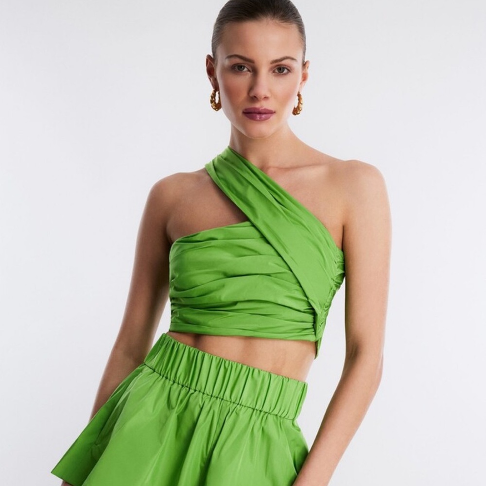 BCBGMAXAZRIA Kat One Shoulder Crop Top